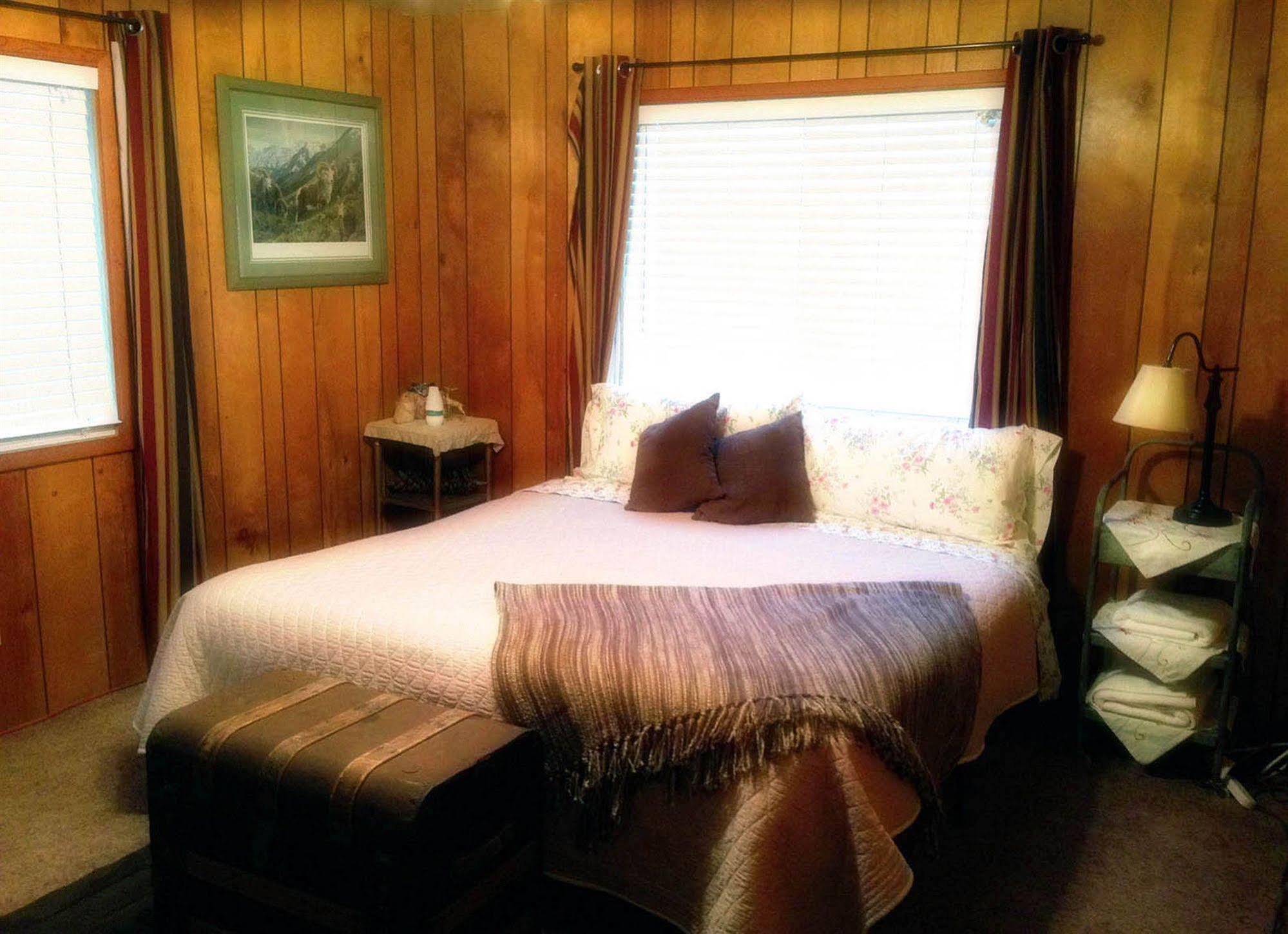 The Red Rooster Lodge Coulterville Extérieur photo