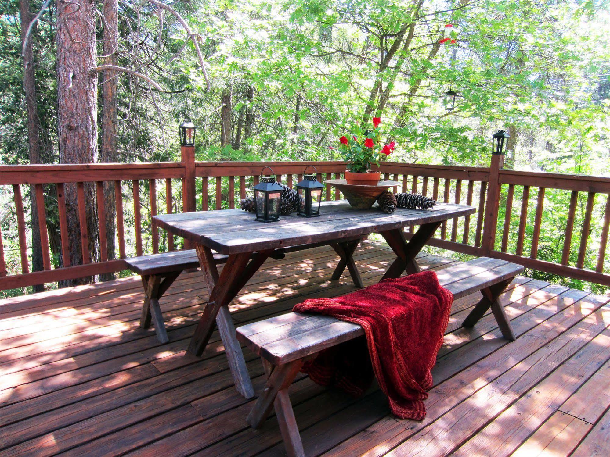 The Red Rooster Lodge Coulterville Extérieur photo