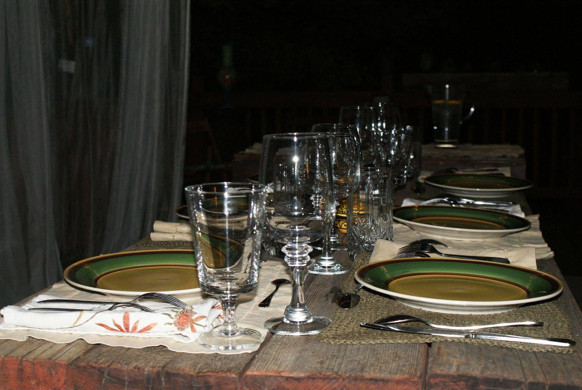 The Red Rooster Lodge Coulterville Extérieur photo