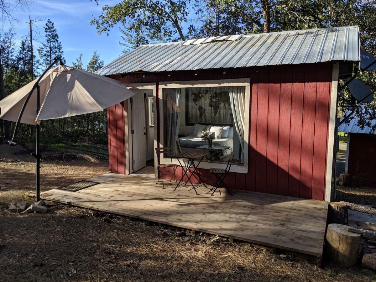 The Red Rooster Lodge Coulterville Extérieur photo