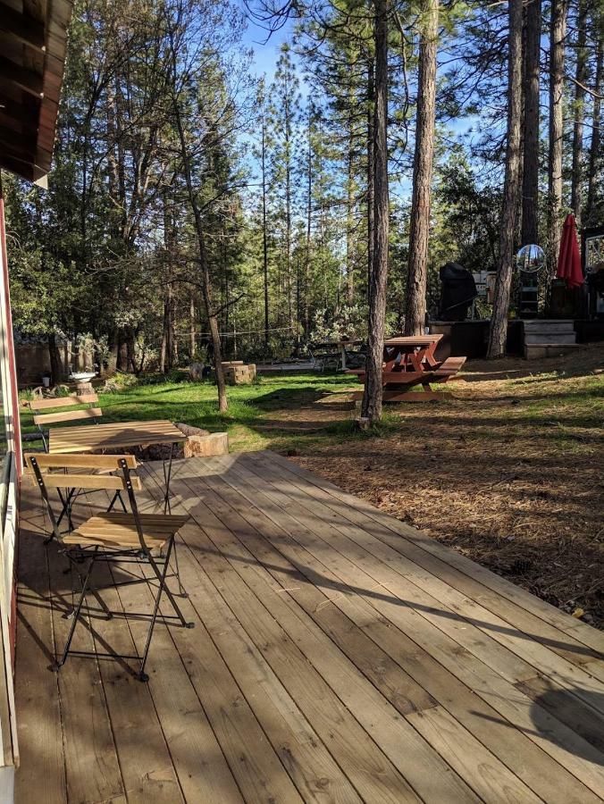 The Red Rooster Lodge Coulterville Extérieur photo