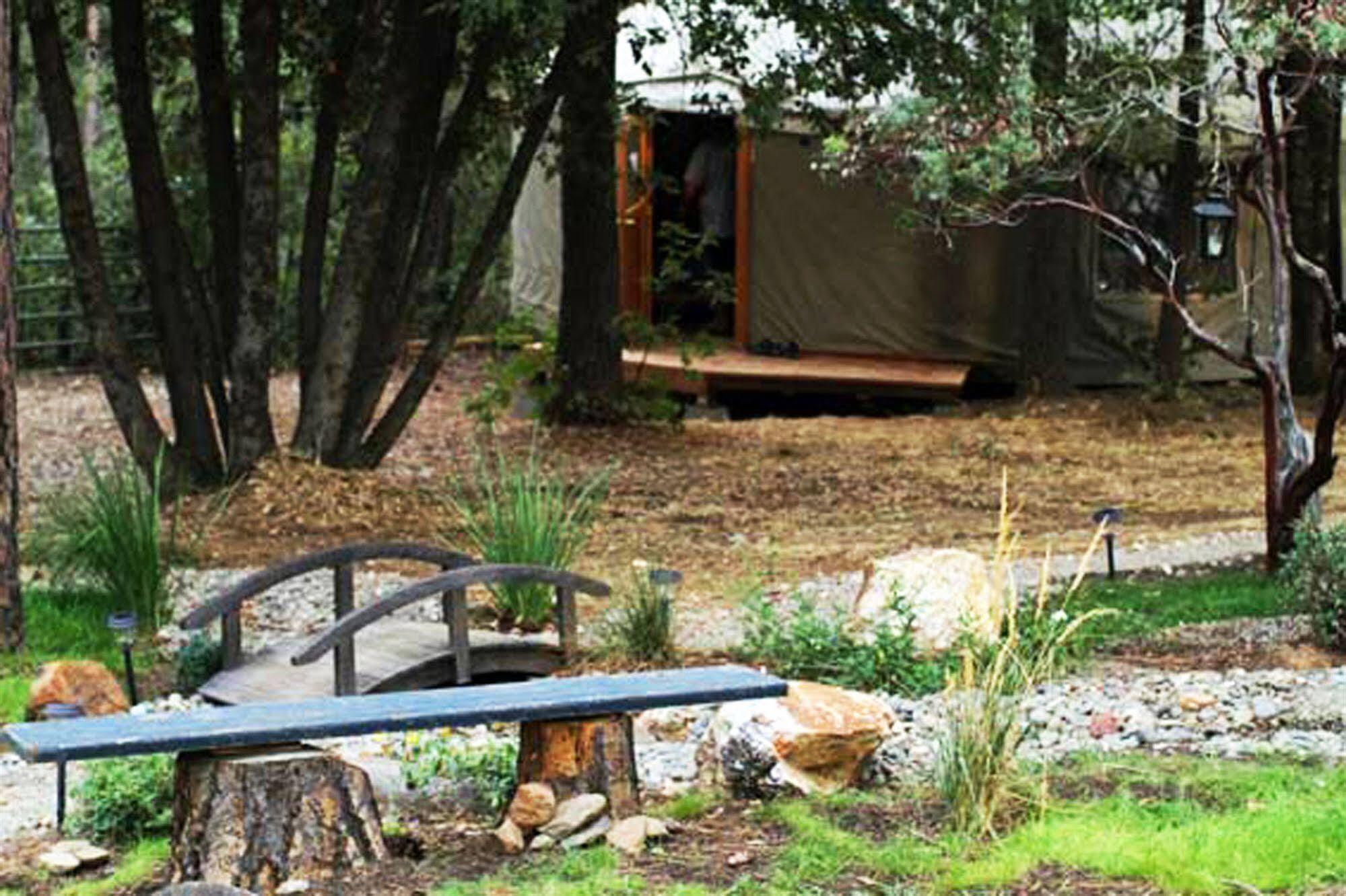 The Red Rooster Lodge Coulterville Extérieur photo